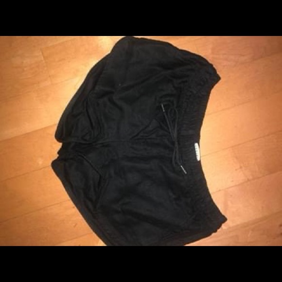 Aritzia linen COMMUNITY Shorts - Picture 2 of 3